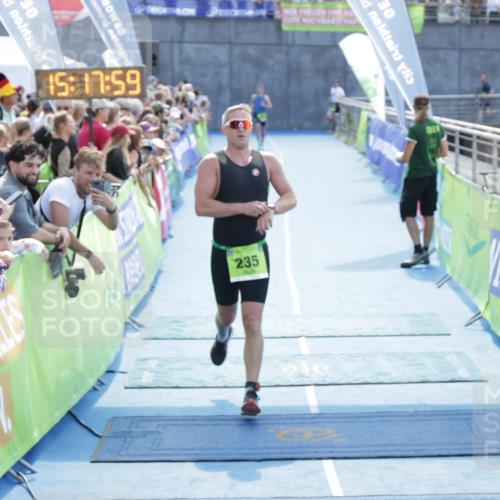 10.08.2025 - GEWOBA Citytriathlon Bremen H.Heesch http://msf.ph/oto/8554250 10.08.2025 15:18:03 Ziel 235, 446 meine-sportfotos.de
