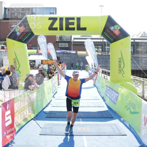 10.08.2025 - GEWOBA Citytriathlon Bremen H.Heesch http://msf.ph/oto/8554252 10.08.2025 15:49:50 Ziel 324 meine-sportfotos.de