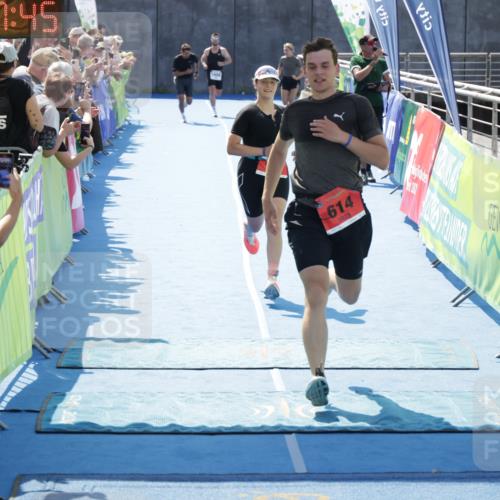 10.08.2025 - GEWOBA Citytriathlon Bremen H.Heesch http://msf.ph/oto/8554259 10.08.2025 14:07:49 Ziel 614, 919 meine-sportfotos.de