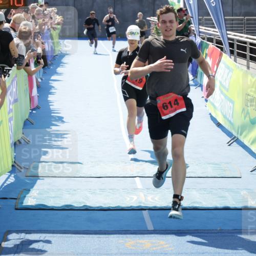 10.08.2025 - GEWOBA Citytriathlon Bremen H.Heesch http://msf.ph/oto/8554262 10.08.2025 14:07:49 Ziel 614, 919 meine-sportfotos.de