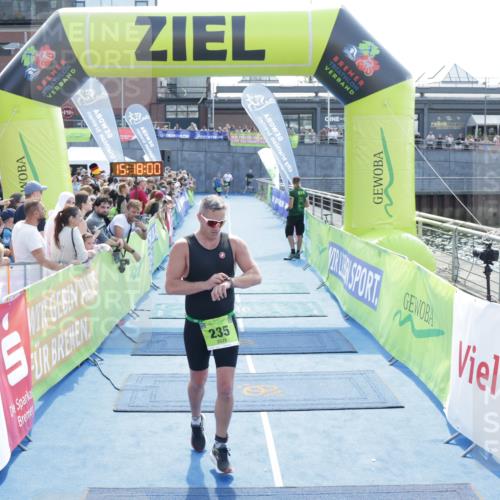 10.08.2025 - GEWOBA Citytriathlon Bremen H.Heesch http://msf.ph/oto/8554263 10.08.2025 15:18:04 Ziel 235, 446 meine-sportfotos.de