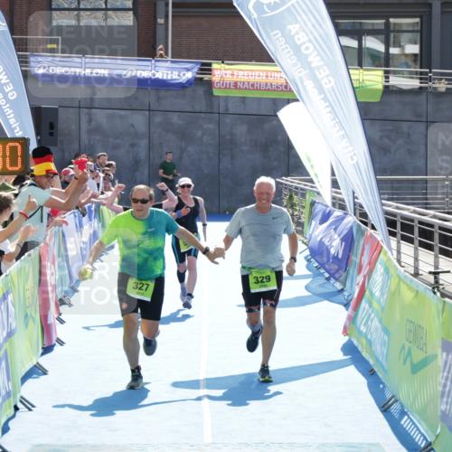 10.08.2025 - GEWOBA Citytriathlon Bremen H.Heesch http://msf.ph/oto/8554268 10.08.2025 15:50:04 Ziel 327, 329, 340, 528 meine-sportfotos.de