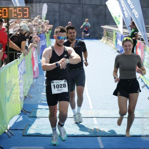 10.08.2025 - GEWOBA Citytriathlon Bremen H.Heesch http://msf.ph/oto/8554277 10.08.2025 14:07:57 Ziel 919, 1028 meine-sportfotos.de