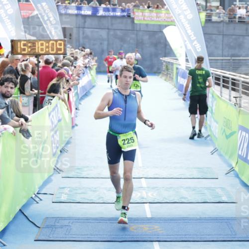 10.08.2025 - GEWOBA Citytriathlon Bremen H.Heesch http://msf.ph/oto/8554279 10.08.2025 15:18:12 Ziel 126, 225 meine-sportfotos.de