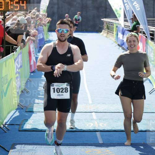 10.08.2025 - GEWOBA Citytriathlon Bremen H.Heesch http://msf.ph/oto/8554280 10.08.2025 14:07:57 Ziel 919, 1028 meine-sportfotos.de
