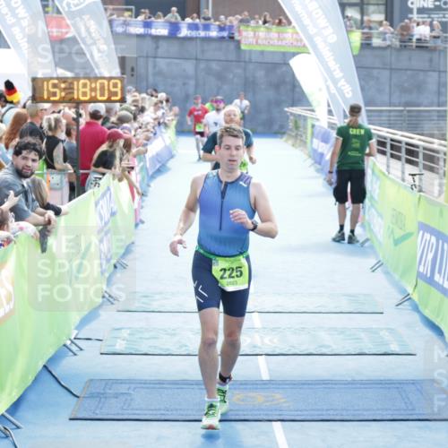 10.08.2025 - GEWOBA Citytriathlon Bremen H.Heesch http://msf.ph/oto/8554282 10.08.2025 15:18:13 Ziel 126, 143, 225 meine-sportfotos.de