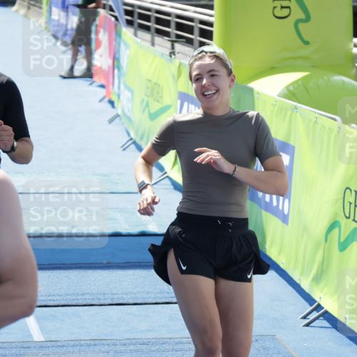 10.08.2025 - GEWOBA Citytriathlon Bremen H.Heesch http://msf.ph/oto/8554285 10.08.2025 14:07:59 Ziel 932, 1028 meine-sportfotos.de