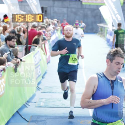 10.08.2025 - GEWOBA Citytriathlon Bremen H.Heesch http://msf.ph/oto/8554289 10.08.2025 15:18:14 Ziel 126, 143, 225 meine-sportfotos.de