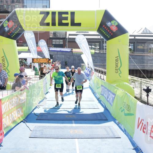10.08.2025 - GEWOBA Citytriathlon Bremen H.Heesch http://msf.ph/oto/8554290 10.08.2025 15:50:06 Ziel 327, 329, 340, 528 meine-sportfotos.de