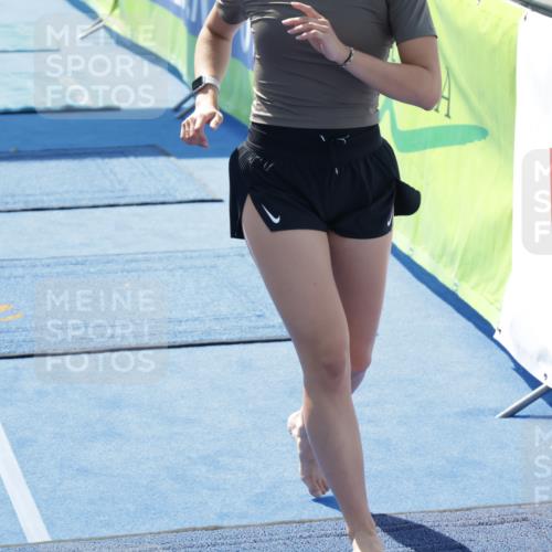 10.08.2025 - GEWOBA Citytriathlon Bremen H.Heesch http://msf.ph/oto/8554291 10.08.2025 14:07:59 Ziel 932, 1028 meine-sportfotos.de
