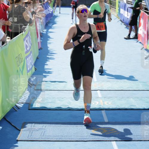 10.08.2025 - GEWOBA Citytriathlon Bremen H.Heesch http://msf.ph/oto/8554307 10.08.2025 14:08:05 Ziel 551, 578, 932 meine-sportfotos.de