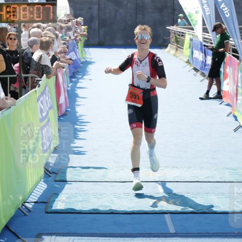 10.08.2025 - GEWOBA Citytriathlon Bremen H.Heesch http://msf.ph/oto/8554310 10.08.2025 14:08:11 Ziel 551, 578, 932 meine-sportfotos.de