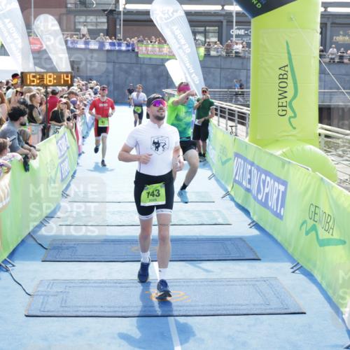 10.08.2025 - GEWOBA Citytriathlon Bremen H.Heesch http://msf.ph/oto/8554312 10.08.2025 15:18:18 Ziel 41, 45, 101, 126, 143, 225 meine-sportfotos.de