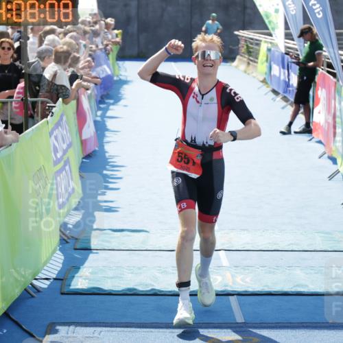 10.08.2025 - GEWOBA Citytriathlon Bremen H.Heesch http://msf.ph/oto/8554316 10.08.2025 14:08:11 Ziel 551, 578, 932 meine-sportfotos.de