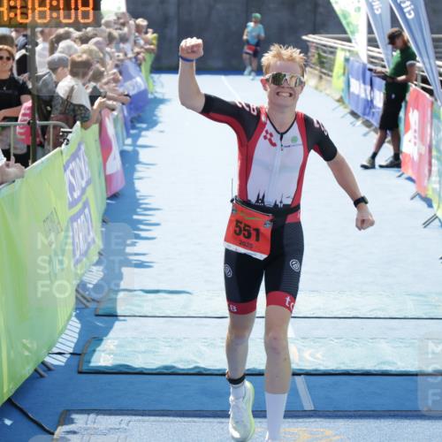 10.08.2025 - GEWOBA Citytriathlon Bremen H.Heesch http://msf.ph/oto/8554318 10.08.2025 14:08:12 Ziel 551, 578, 932 meine-sportfotos.de