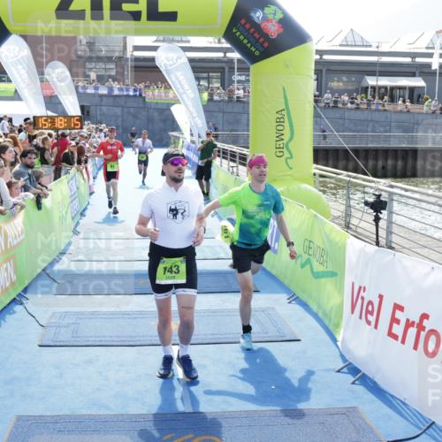 10.08.2025 - GEWOBA Citytriathlon Bremen H.Heesch http://msf.ph/oto/8554319 10.08.2025 15:18:19 Ziel 41, 45, 101, 126, 143, 225 meine-sportfotos.de