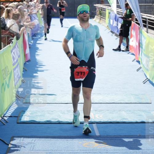 10.08.2025 - GEWOBA Citytriathlon Bremen H.Heesch http://msf.ph/oto/8554322 10.08.2025 14:08:26 Ziel 751, 771 meine-sportfotos.de