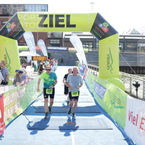 10.08.2025 - GEWOBA Citytriathlon Bremen H.Heesch http://msf.ph/oto/8554323 10.08.2025 15:50:08 Ziel 327, 329, 340, 528 meine-sportfotos.de