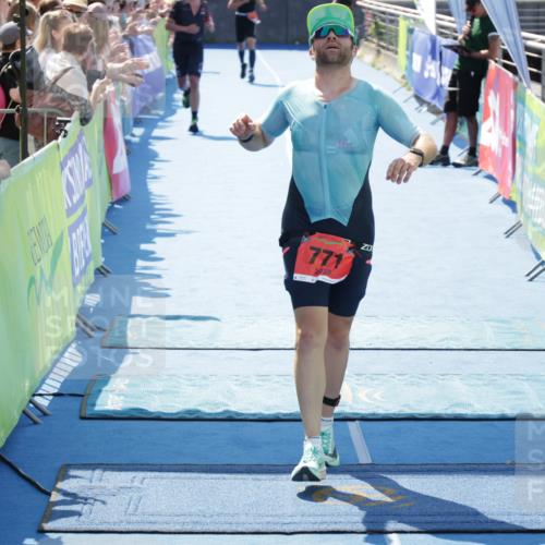 10.08.2025 - GEWOBA Citytriathlon Bremen H.Heesch http://msf.ph/oto/8554325 10.08.2025 14:08:26 Ziel 751, 771 meine-sportfotos.de