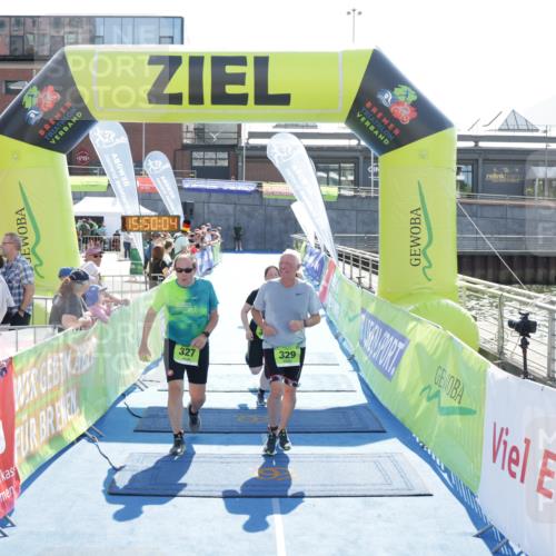 10.08.2025 - GEWOBA Citytriathlon Bremen H.Heesch http://msf.ph/oto/8554326 10.08.2025 15:50:08 Ziel 327, 329, 340, 528 meine-sportfotos.de