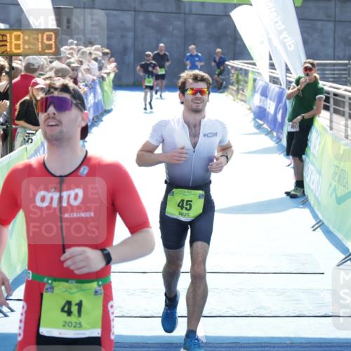 10.08.2025 - GEWOBA Citytriathlon Bremen H.Heesch http://msf.ph/oto/8554329 10.08.2025 15:18:22 Ziel 41, 45, 101, 126, 143 meine-sportfotos.de