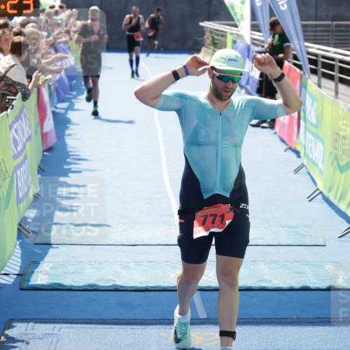 10.08.2025 - GEWOBA Citytriathlon Bremen H.Heesch http://msf.ph/oto/8554331 10.08.2025 14:08:27 Ziel 751, 771 meine-sportfotos.de