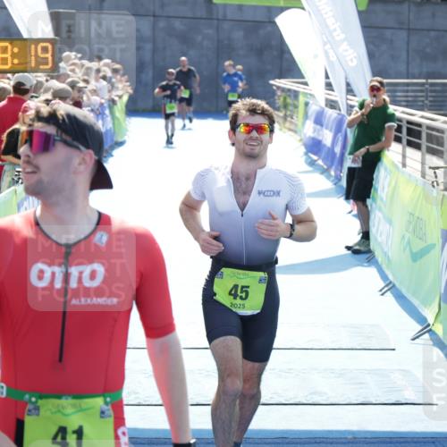10.08.2025 - GEWOBA Citytriathlon Bremen H.Heesch http://msf.ph/oto/8554332 10.08.2025 15:18:23 Ziel 41, 45, 101, 143 meine-sportfotos.de