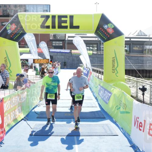 10.08.2025 - GEWOBA Citytriathlon Bremen H.Heesch http://msf.ph/oto/8554333 10.08.2025 15:50:08 Ziel 327, 329, 340, 528 meine-sportfotos.de
