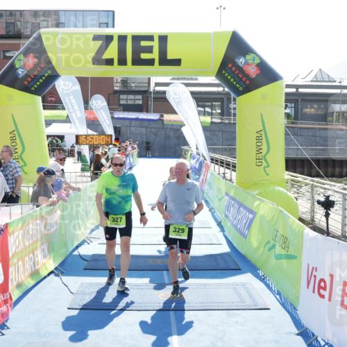 10.08.2025 - GEWOBA Citytriathlon Bremen H.Heesch http://msf.ph/oto/8554339 10.08.2025 15:50:08 Ziel 327, 329, 340, 528 meine-sportfotos.de