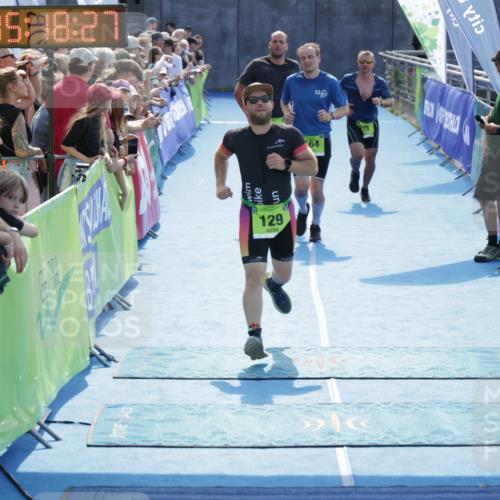 10.08.2025 - GEWOBA Citytriathlon Bremen H.Heesch http://msf.ph/oto/8554341 10.08.2025 15:18:31 Ziel 121, 129, 164, 201 meine-sportfotos.de