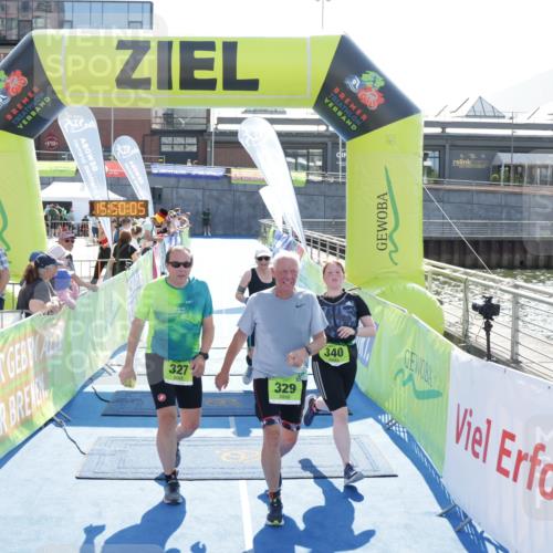 10.08.2025 - GEWOBA Citytriathlon Bremen H.Heesch http://msf.ph/oto/8554353 10.08.2025 15:50:09 Ziel 327, 329, 340, 528 meine-sportfotos.de