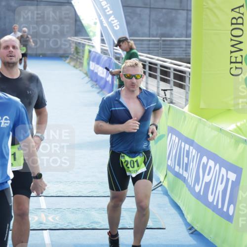 10.08.2025 - GEWOBA Citytriathlon Bremen H.Heesch http://msf.ph/oto/8554359 10.08.2025 15:18:35 Ziel 121, 129, 164, 201 meine-sportfotos.de