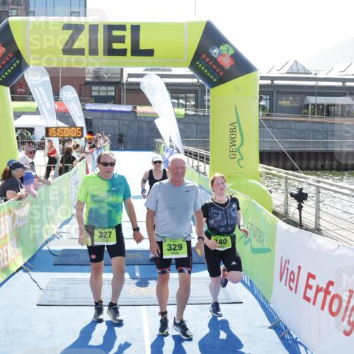 10.08.2025 - GEWOBA Citytriathlon Bremen H.Heesch http://msf.ph/oto/8554364 10.08.2025 15:50:09 Ziel 327, 329, 340, 528 meine-sportfotos.de