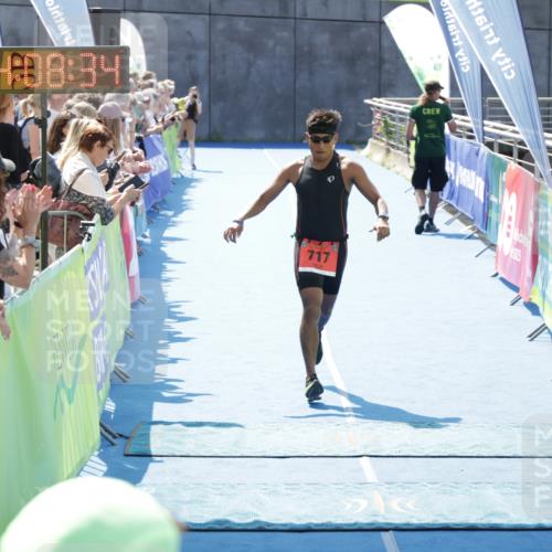 10.08.2025 - GEWOBA Citytriathlon Bremen H.Heesch http://msf.ph/oto/8554367 10.08.2025 14:08:37 Ziel 717, 751, 844 meine-sportfotos.de