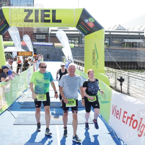 10.08.2025 - GEWOBA Citytriathlon Bremen H.Heesch http://msf.ph/oto/8554368 10.08.2025 15:50:09 Ziel 327, 329, 340, 528 meine-sportfotos.de