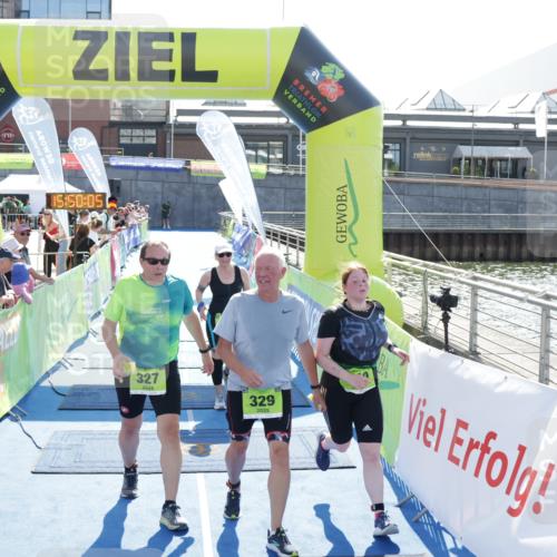 10.08.2025 - GEWOBA Citytriathlon Bremen H.Heesch http://msf.ph/oto/8554374 10.08.2025 15:50:09 Ziel 327, 329, 340, 528 meine-sportfotos.de