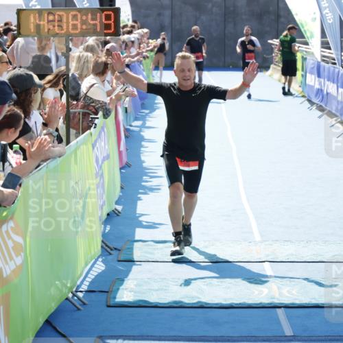 10.08.2025 - GEWOBA Citytriathlon Bremen H.Heesch http://msf.ph/oto/8554382 10.08.2025 14:08:53 Ziel 857 meine-sportfotos.de
