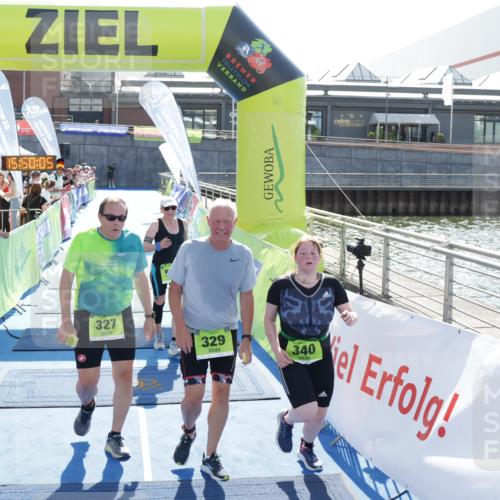 10.08.2025 - GEWOBA Citytriathlon Bremen H.Heesch http://msf.ph/oto/8554383 10.08.2025 15:50:10 Ziel 327, 329, 340, 528 meine-sportfotos.de