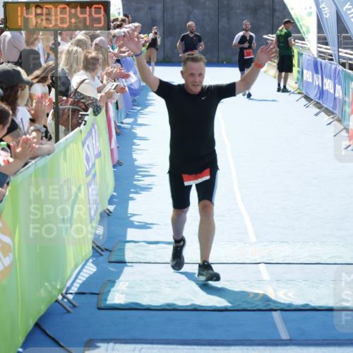 10.08.2025 - GEWOBA Citytriathlon Bremen H.Heesch http://msf.ph/oto/8554384 10.08.2025 14:08:53 Ziel 857 meine-sportfotos.de