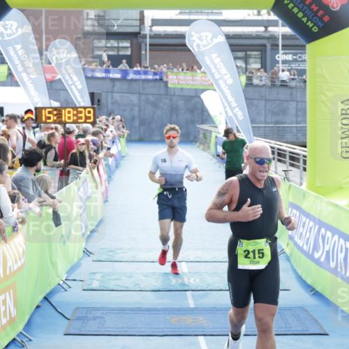 10.08.2025 - GEWOBA Citytriathlon Bremen H.Heesch http://msf.ph/oto/8554385 10.08.2025 15:18:43 Ziel 32, 215 meine-sportfotos.de