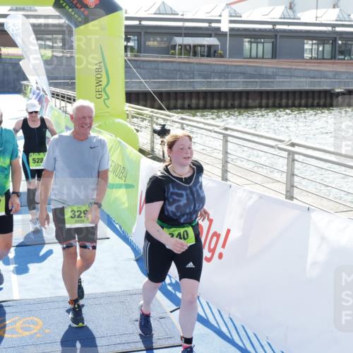 10.08.2025 - GEWOBA Citytriathlon Bremen H.Heesch http://msf.ph/oto/8554387 10.08.2025 15:50:10 Ziel 327, 329, 340, 528 meine-sportfotos.de