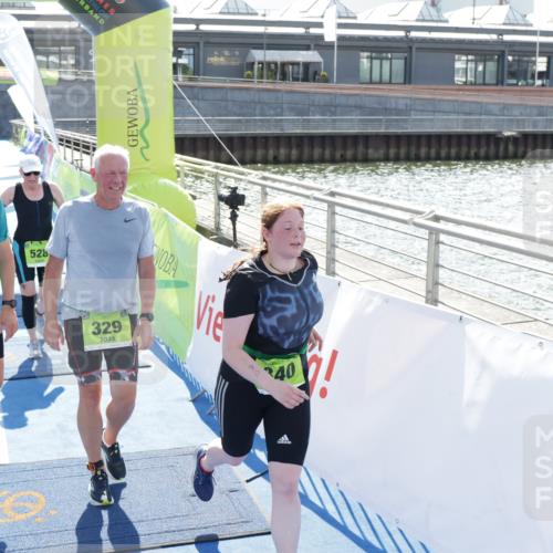 10.08.2025 - GEWOBA Citytriathlon Bremen H.Heesch http://msf.ph/oto/8554390 10.08.2025 15:50:10 Ziel 327, 329, 340, 528 meine-sportfotos.de