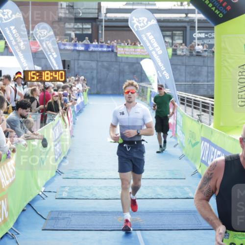 10.08.2025 - GEWOBA Citytriathlon Bremen H.Heesch http://msf.ph/oto/8554391 10.08.2025 15:18:44 Ziel 32, 215 meine-sportfotos.de