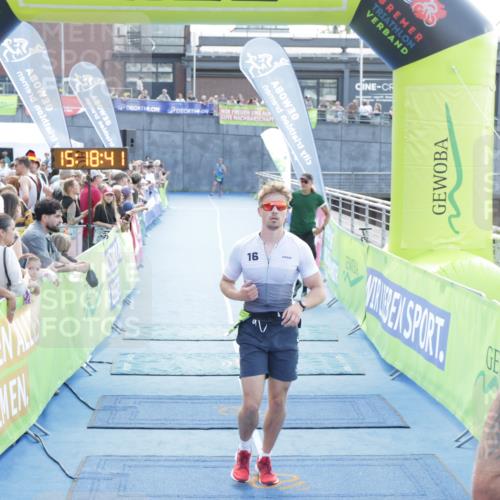 10.08.2025 - GEWOBA Citytriathlon Bremen H.Heesch http://msf.ph/oto/8554398 10.08.2025 15:18:45 Ziel 32, 215 meine-sportfotos.de