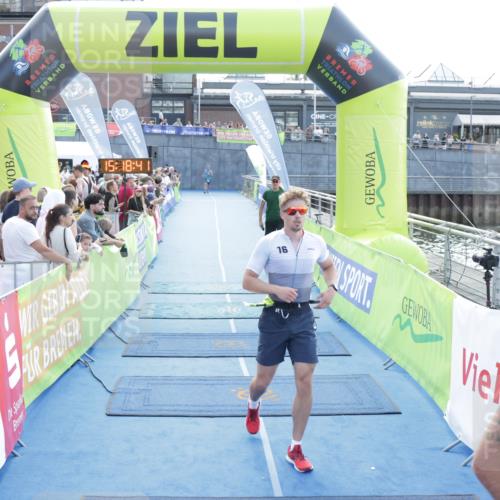 10.08.2025 - GEWOBA Citytriathlon Bremen H.Heesch http://msf.ph/oto/8554404 10.08.2025 15:18:45 Ziel 32, 215 meine-sportfotos.de