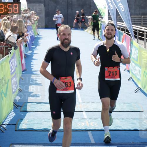 10.08.2025 - GEWOBA Citytriathlon Bremen H.Heesch http://msf.ph/oto/8554407 10.08.2025 14:09:02 Ziel 715, 863 meine-sportfotos.de
