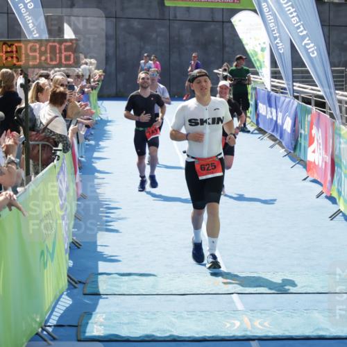 10.08.2025 - GEWOBA Citytriathlon Bremen H.Heesch http://msf.ph/oto/8554410 10.08.2025 14:09:10 Ziel 625, 741, 959, 960 meine-sportfotos.de