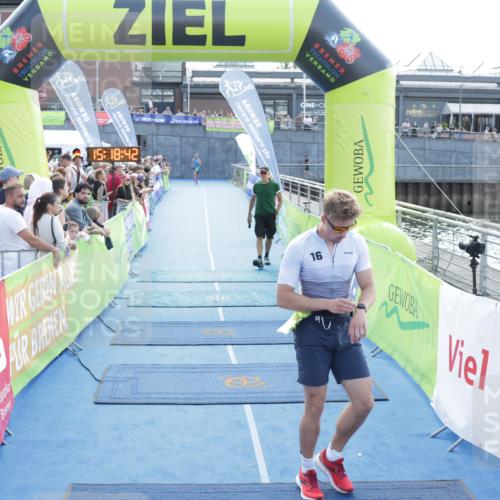 10.08.2025 - GEWOBA Citytriathlon Bremen H.Heesch http://msf.ph/oto/8554411 10.08.2025 15:18:46 Ziel 32, 215 meine-sportfotos.de