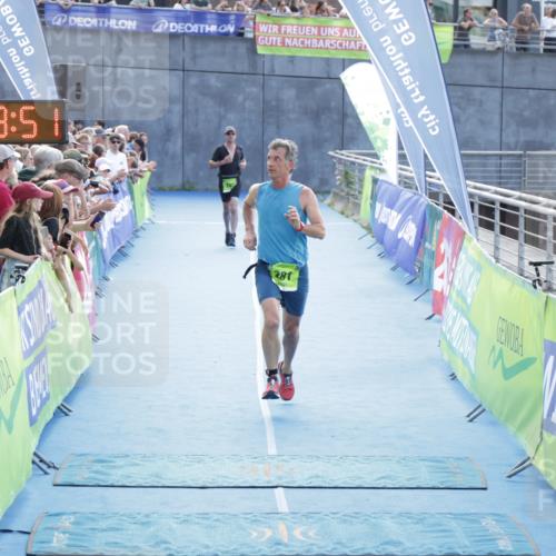 10.08.2025 - GEWOBA Citytriathlon Bremen H.Heesch http://msf.ph/oto/8554416 10.08.2025 15:18:54 Ziel 281 meine-sportfotos.de