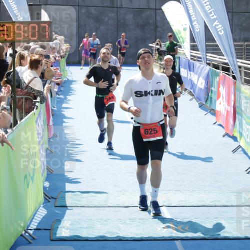 10.08.2025 - GEWOBA Citytriathlon Bremen H.Heesch http://msf.ph/oto/8554417 10.08.2025 14:09:11 Ziel 625, 741, 959, 960 meine-sportfotos.de
